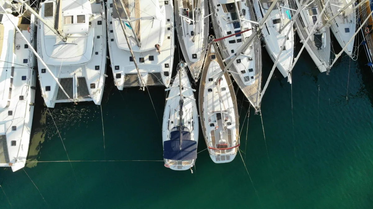 Sollten Sie Ihre Yacht privat oder über einen Broker verkaufen?