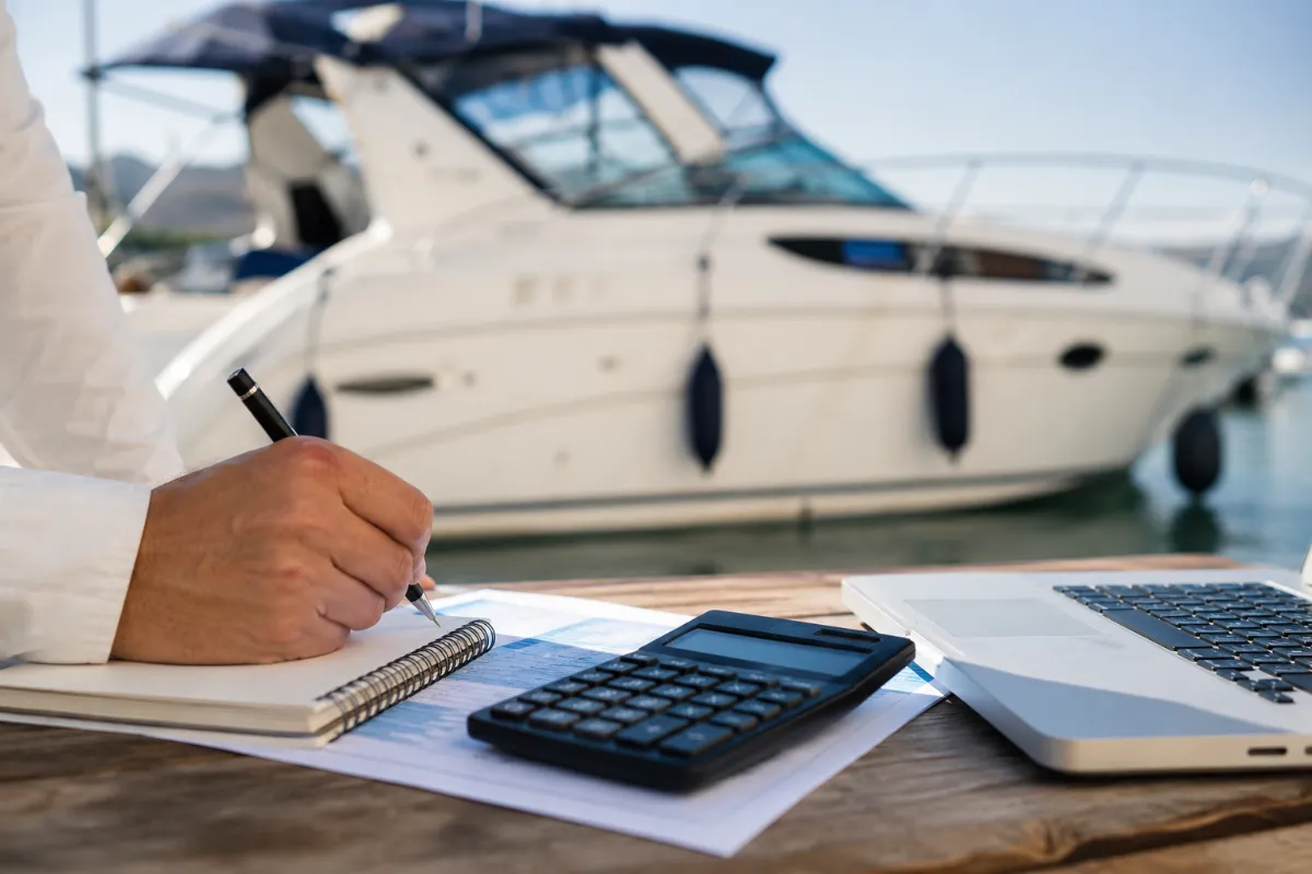 Wie man eine gebrauchte Yacht für den Verkauf bepreist