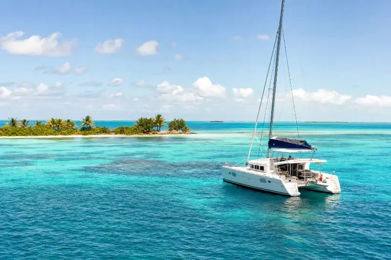 Belize Sailing Route: Reefs, Cayes and Catamarans